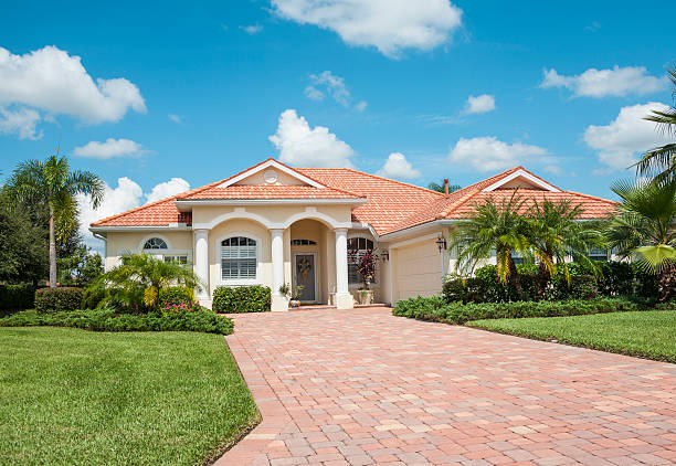 Best Driveway Pavers Near Me  in Country Clu, FL